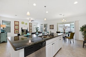 Private kitchen - Yorkshire Court Villa Westhaven (Davenport)