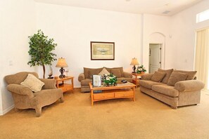 Villa (134 HERST) | Living room | Flat-screen TV