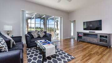 Villa (1326AL) | Living room | Flat-screen TV