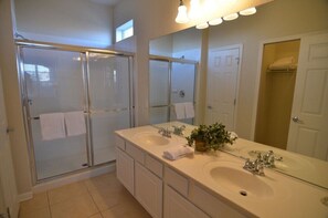 Villa (7783TB Windsor Hills Resort 5 Bed 5 B) | Badezimmer | Handtücher