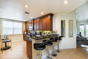 Condo (7468ED) | Cuisine privée | Table de salle à manger