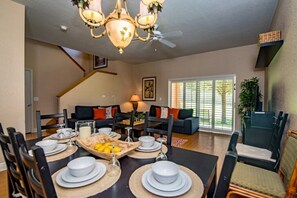 Appartement (3602CAL) | Privékeuken | Een koelkast, een magnetron, een vaatwasser