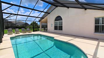 Villa | 4 bedrooms, iron/ironing board, free WiFi