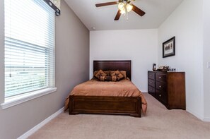 Villa (1215YC Stunning Showcase 7 Bed 6 Bath)