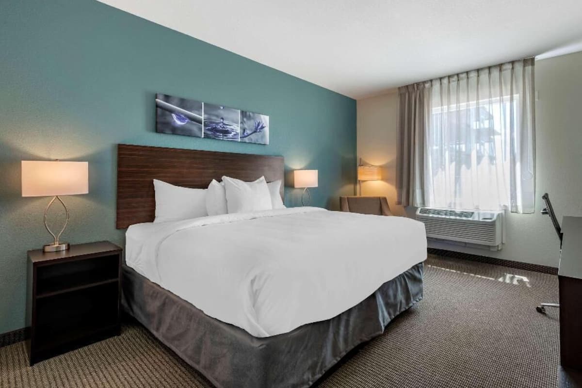 Desk, iron/ironing board, WiFi (free), bed sheets