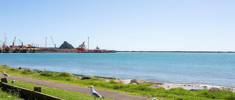 Nära stranden och strandhanddukar