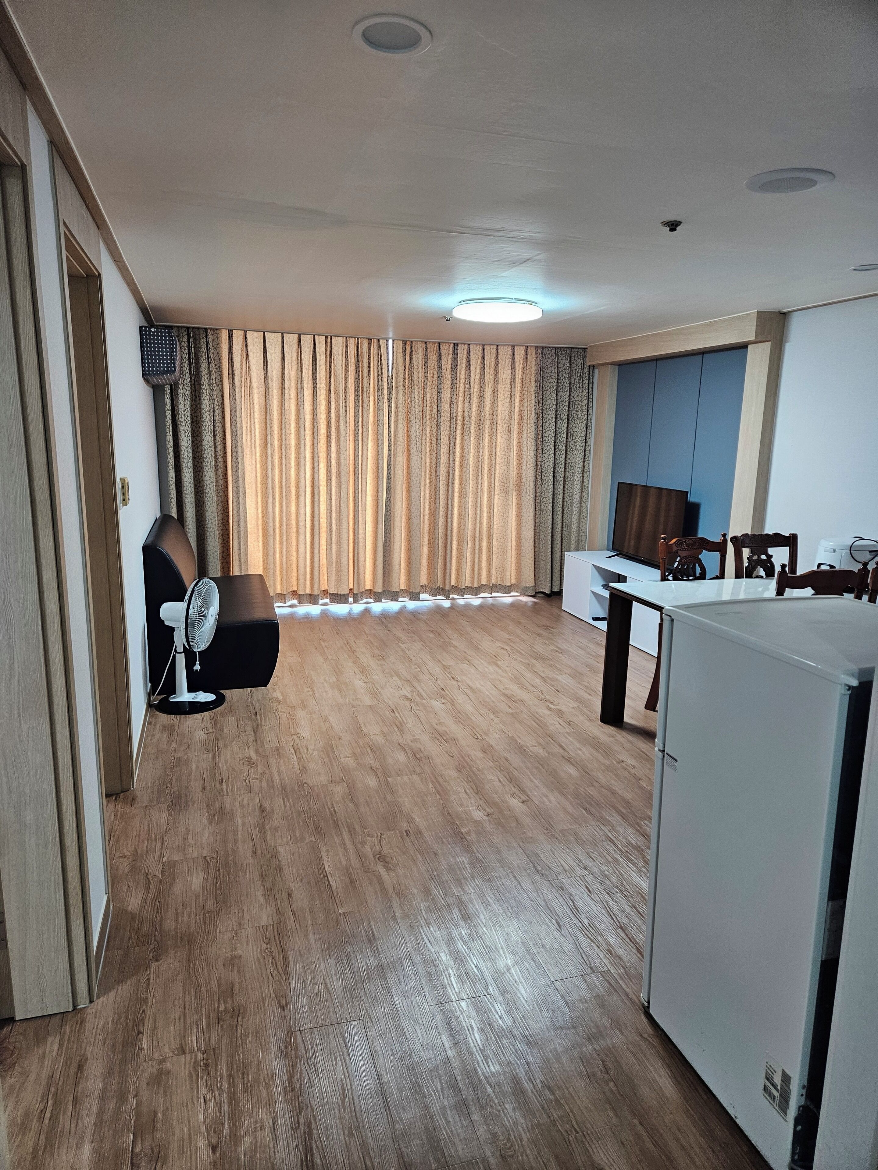 Family Double Room, Mountain View | Living area | LCD TV, heated floors