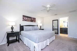 4 makuuhuonetta, työpöytä, silitysrauta/-lauta, Wi-Fi