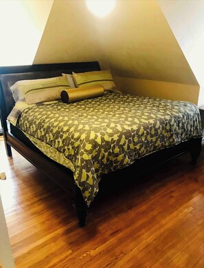 2 soverom, skrivebord, strykejern/-brett og wi-fi