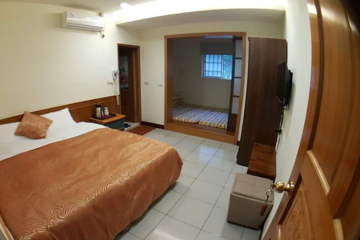 Family Room (6 pax) | 1 bedroom, blackout drapes, bed sheets