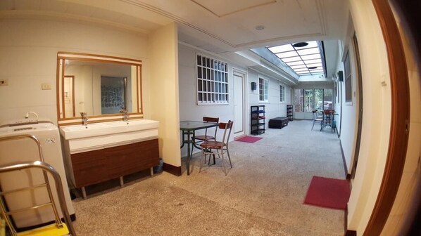 Interior - Wen Shan (Yuchi)