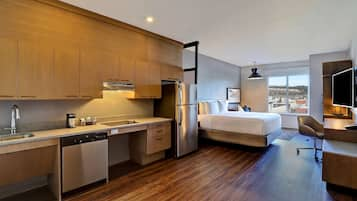 Room, 1 King Bed, Accessible, Kitchenette (Specialty, Shower)