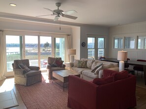 Smart TV, DVD player, books, streaming services - Gorgeous Marsh Views! (Bald Head Island)