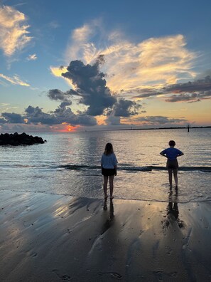 Beach nearby, sun loungers, beach towels - Gorgeous Marsh Views! (Bald Head Island)