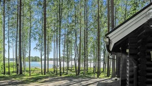 A cabin with a view of a lake and forest. - Tavintupa by Interhome (Pertunmaa)