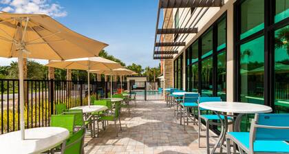 Holiday Inn Express & Suites Ft Myers Beach-Sanibel Gateway by IHG