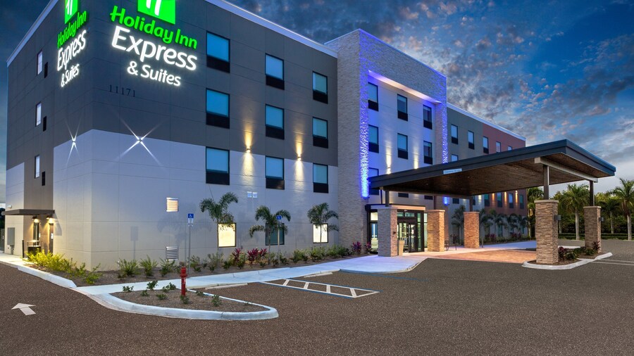 Holiday Inn Express & Suites Ft Myers Beach-Sanibel Gateway by IHG