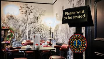 Deluxe Double Room | Dining