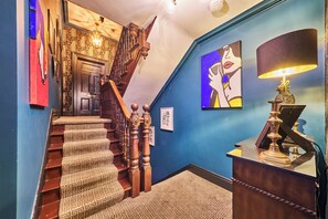 Free WiFi, bed sheets - Jazz House (Londonderry)