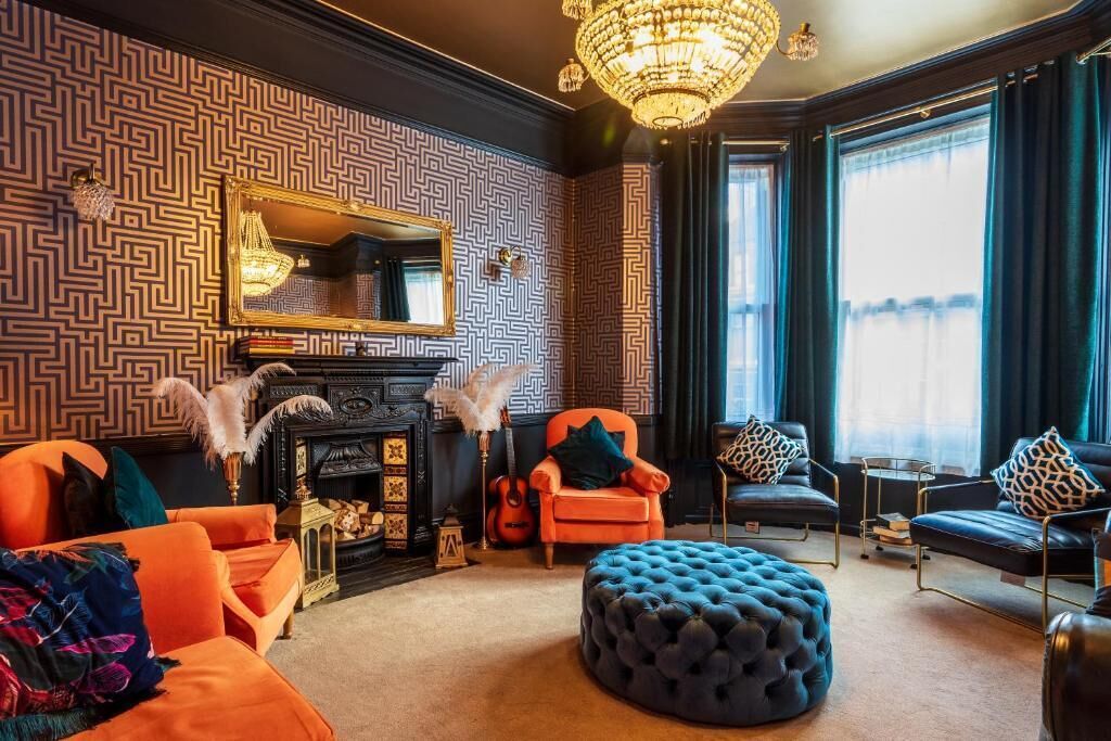 32 インチの薄型テレビ (デジタル放送視聴可)、テレビ