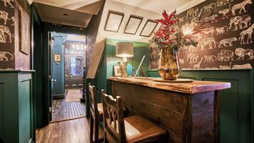 Free WiFi, bed sheets