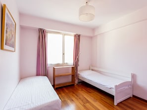 2 quartos, ferros/tábuas de passar roupa, Wi-Fi, roupa de cama