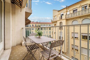 Outdoor dining - Le Refuge Acajou - Welkeys (Nice)