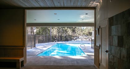 Mountain condo w/ gas fireplace, shared pool, hot tub, sauna & easy ski access