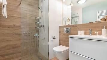 Shower, free toiletries, hair dryer, towels