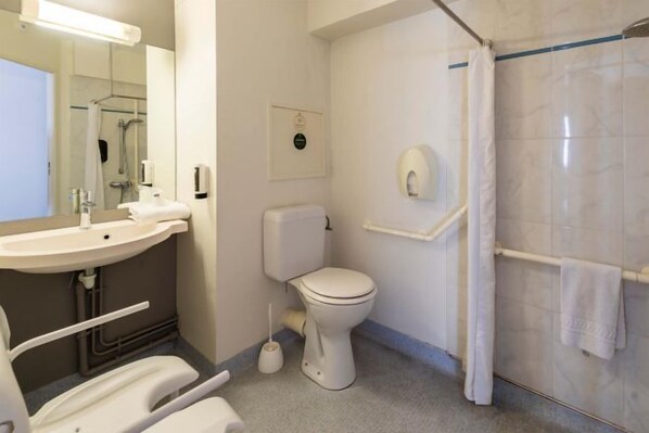 A bathroom with a toilet, sink, and shower. - B&B Hotel Montauban (Montauban)
