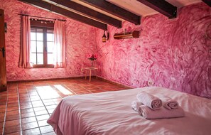 5 bedrooms, travel cot, free WiFi, bed sheets