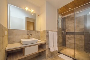 Hair dryer, slippers, towels, soap - Kiluwa Apartments & Spa  by Dunhill Serviced Apartments (Nairobi)