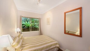 5 habitaciones, tabla de planchar con plancha y internet 