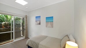 5 bedrooms, iron/ironing board, internet