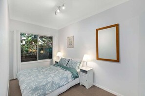 5 bedrooms, iron/ironing board, WiFi