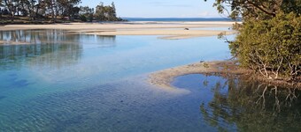 Kingfisher - Pet-Friendly - 10 Min Walk to Beach