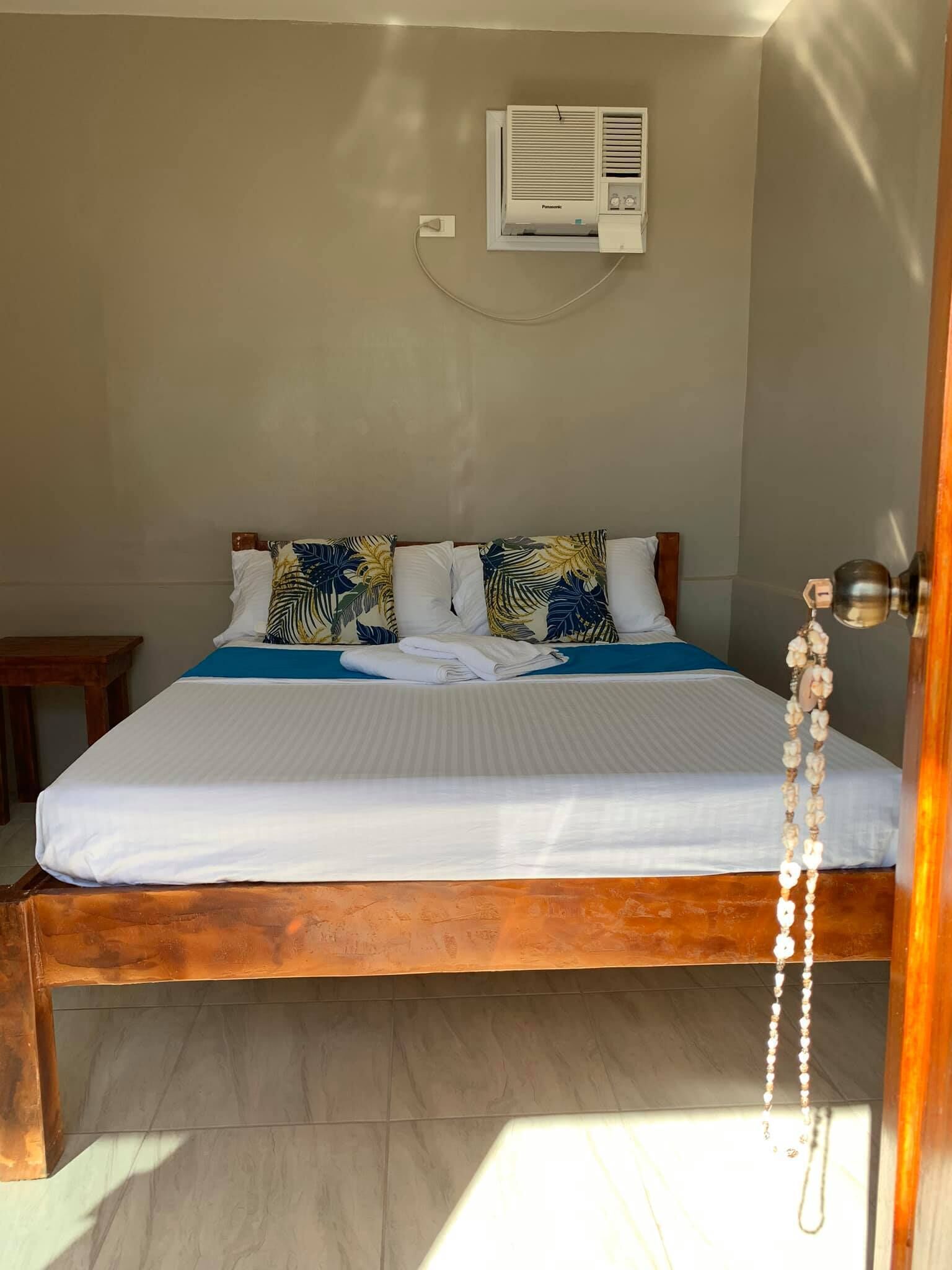 Desk, laptop workspace, free WiFi, bed sheets