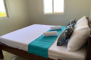 Desk, laptop workspace, free WiFi, bed sheets - Sunrise Beach Club Resort (Santa Fe)