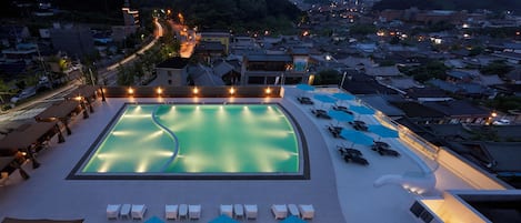 Seasonal outdoor pool, open 10:00 AM to 7:00 PM, cabanas (surcharge)