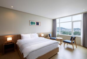 客房內保險箱、書桌、遮光布/窗簾、免費無線上網