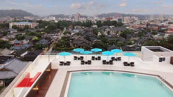 Seasonal outdoor pool, pool cabanas (surcharge), lifeguards on site