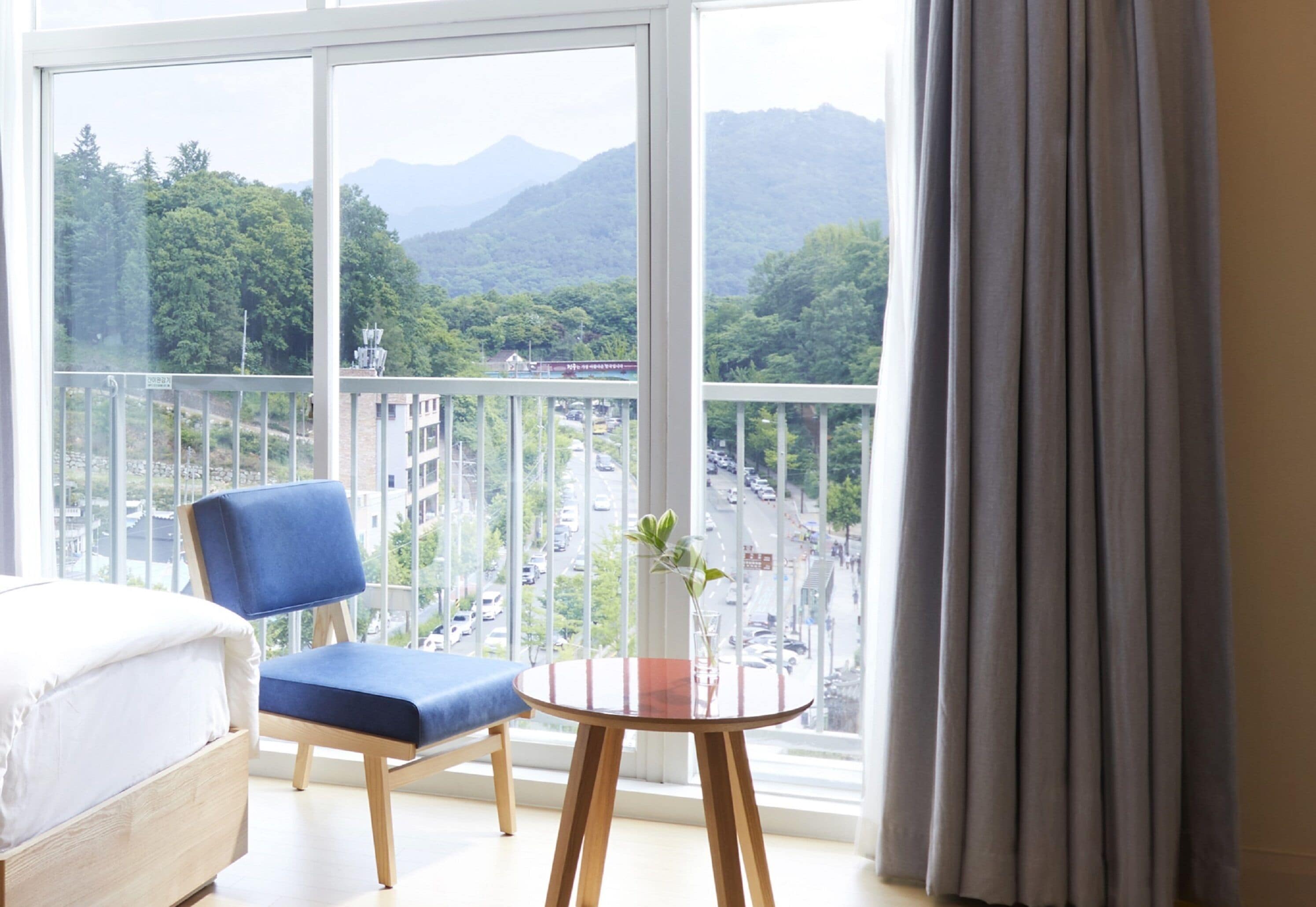 deluxe twin room, city view | 1 bedroom, in-room safe, desk, blackout curtains