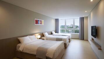 Triple Room, Hanok View | 1 bedroom, in-room safe, desk, blackout drapes