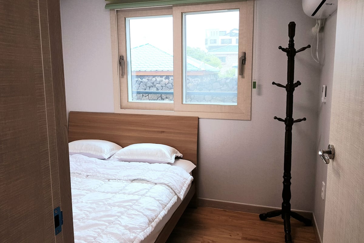 Family Room (1F) | WiFi (free)