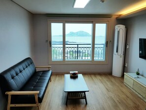 Televisión de pantalla plana, piso con calefacción