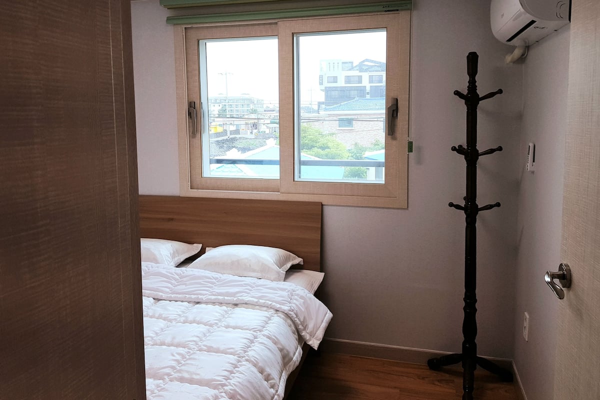 Family Room (2F) | WiFi (free)