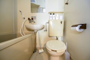 Apartment (502) | Bathroom | Combined shower/tub, free toiletries, hair dryer, slippers - [502] Space Minami 4 jo 502 (Sapporo)
