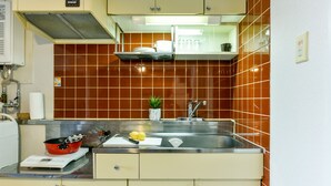 Apartment (502) | Private kitchen | Fridge, microwave, electric kettle, griddle - [502] Space Minami 4 jo 502 (Sapporo)