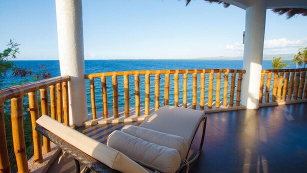 Family Suite | Balcony - Pura Vida Cabilao (Loon)