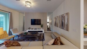 TV - Storey Lake BRAND NEW - 6 Bedrooms, Private Pool, Themed Bedrooms (Kissimmee)